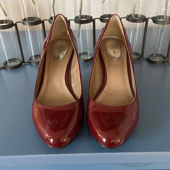 Alfani Step and Flex Red Heels - Picture 2 of 4